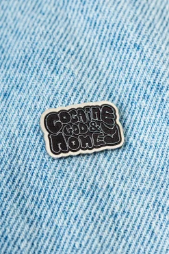 Przypinka Mercur God is Cocaine